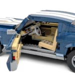 Nahaufnahme des Innenraums im LEGO Set 10265 Ford Mustang