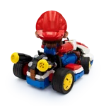 LEGO Set Nummer 72037 mit Mario auf seinem Standard Mario Kart in der Rückansicht von rechts